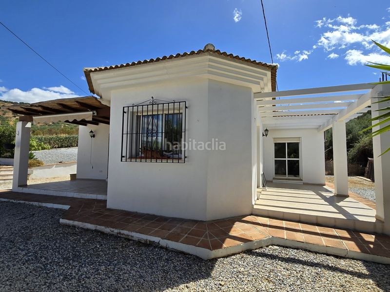 Foto fd608eef-5474-4f8e-b01f-52e68a20b11e. Casa con piscina in Alcaucín