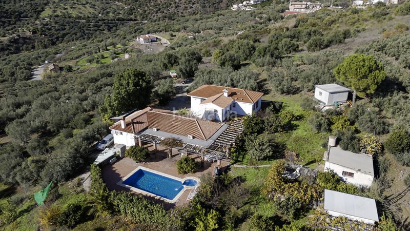 Foto 17d49bca-40cb-4220-9bfb-b816dd26a336. Casa amb aparcament piscina a Periana