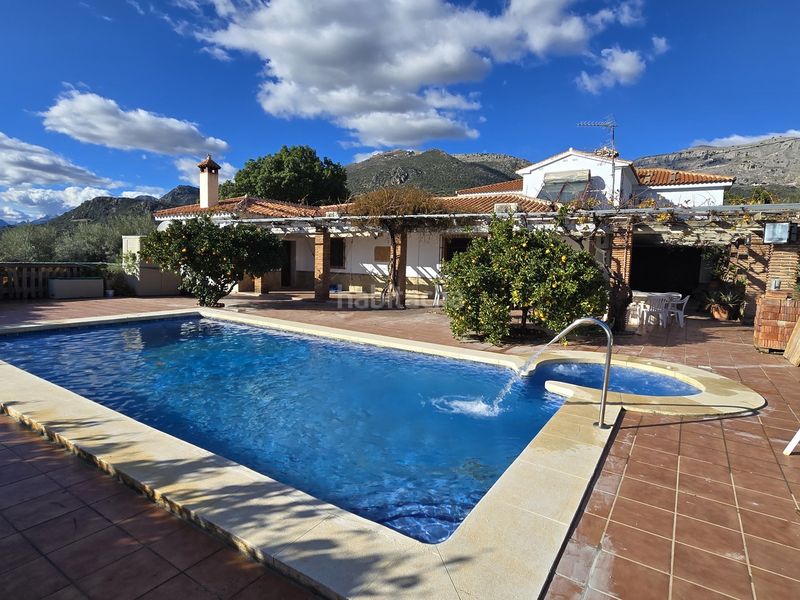 Foto 9d6e4585-eaa6-4816-834b-972c2754e5c6. Casa amb aparcament piscina a Periana