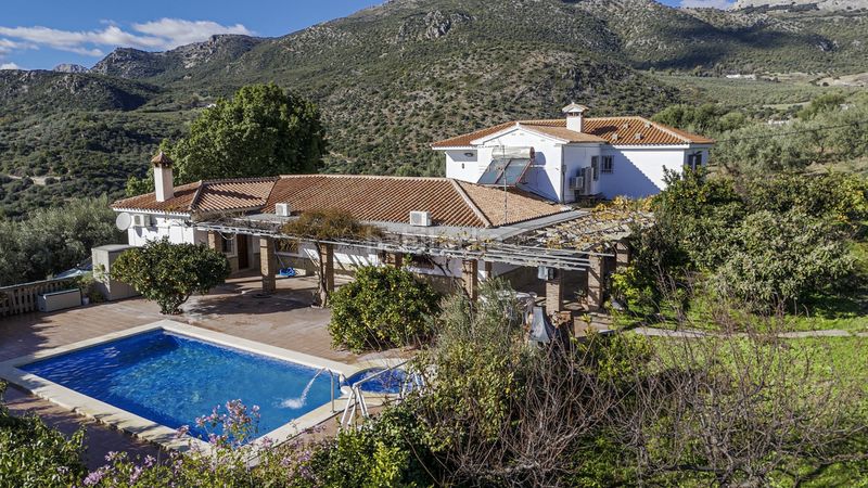 Foto c5877ff3-27e9-486e-a1a8-08563fe4e2b3. Casa amb aparcament piscina a Periana