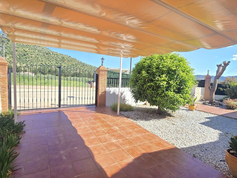 Foto f7db96f1-19dc-4fd1-9df4-e569e296e226. Casa en Alcaucín