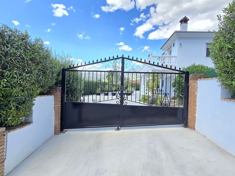 Foto f9548fa6-2f78-4646-b1fc-4bd06a19a6f1. Casa amb aparcament piscina a Alcaucín