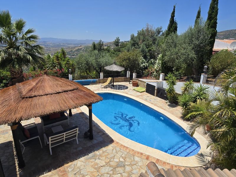 Foto a2613c65-d5aa-4a57-a1a6-ad7295663a5d. Casa amb piscina a Alcaucín