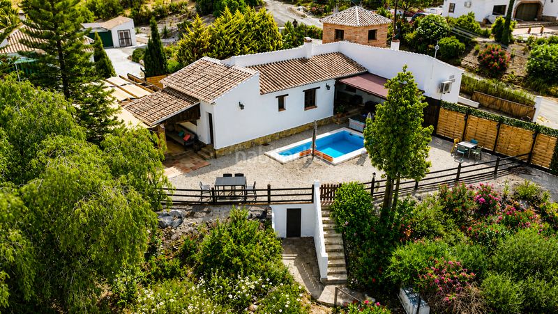 Foto 48f7d165-4b42-4da3-8124-1c71fb65cb9f. Casa amb aparcament piscina a Alcaucín