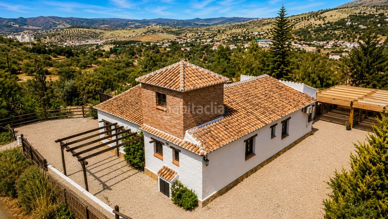 Foto 959fe42c-2248-4e77-9bfd-32e8427d22f3. Casa amb aparcament piscina a Alcaucín