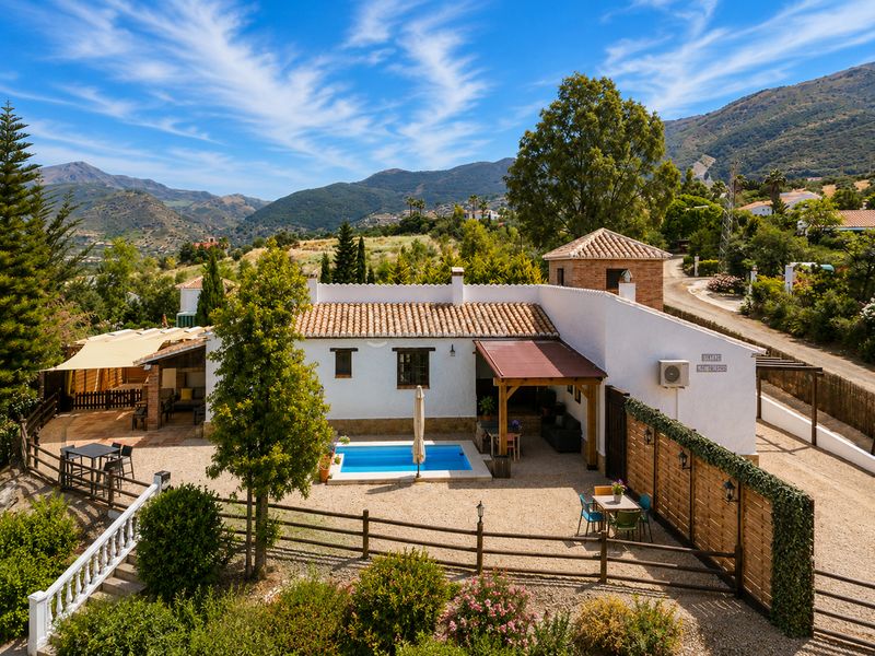 Foto bb21022e-5de4-43e2-b661-7846988988a6. Casa amb aparcament piscina a Alcaucín