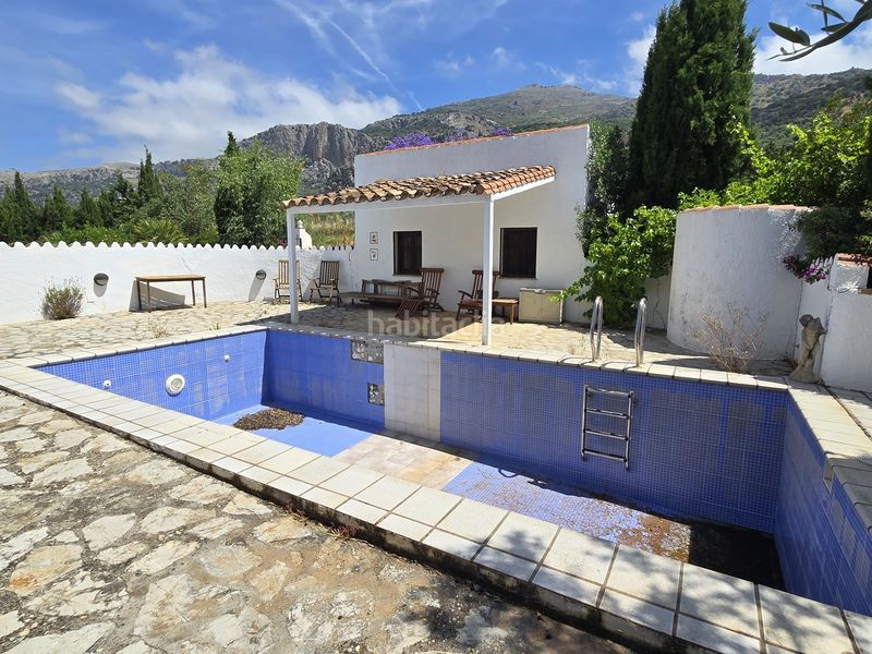 Foto c7e4029e-82bb-496c-995c-f282b0886738. Casa amb piscina a Periana