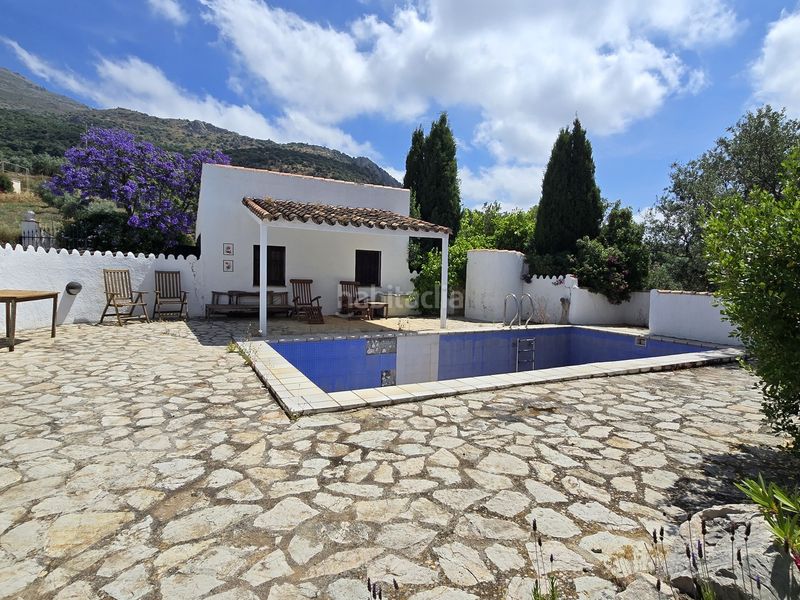 Foto d48d565a-2d25-49f3-9872-c15418cfbe29. Casa amb piscina a Periana