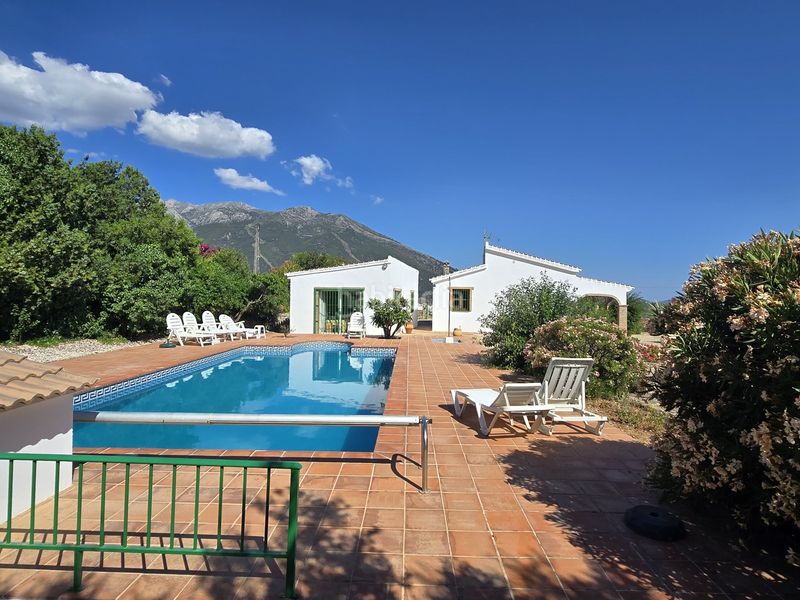 Foto 839d5f21-2377-49f8-81ec-1bc08e6b1e17. Casa amb aparcament piscina a Alcaucín