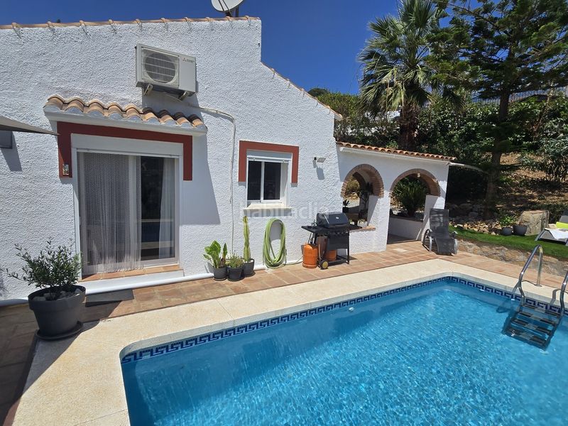 Foto ae4ca4ec-c3f4-437a-866a-e7493222fc6a. Casa amb piscina a Viñuela