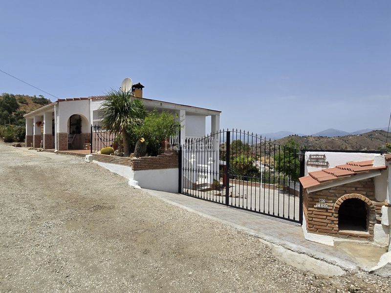 Foto 5e64c122-6cfd-46e1-932a-8ae4c0d7eadd. Casa amb aparcament a Canillas de Aceituno