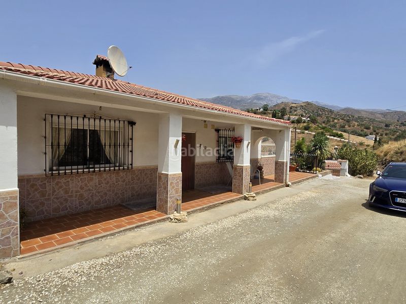 Foto b842ebff-0fbb-4a40-b5c7-47f200172c90. Casa amb aparcament a Canillas de Aceituno
