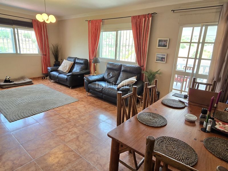Foto df8307eb-f5d9-4b6c-9232-eed75618a9bd. Casa amb aparcament a Canillas de Aceituno