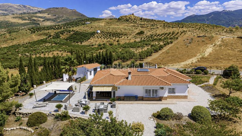 Foto 1db5e693-c8bc-4923-a573-d75a8bd90565. Casa amb aparcament a Alcaucín