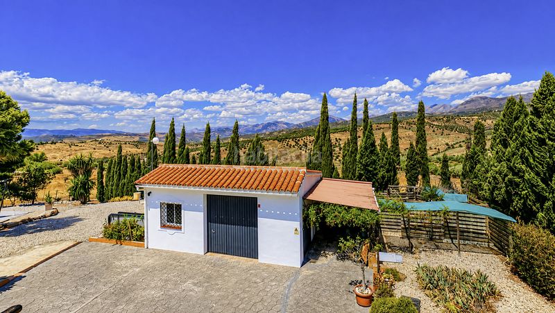 Foto 84de6a0a-5f7b-499c-a5aa-580c1da13bb0. Casa amb aparcament a Alcaucín