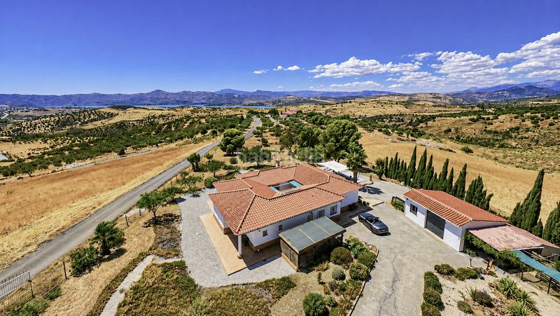 Foto 91d8ebe8-6628-44ba-9633-08d32d95865a. Casa amb aparcament a Alcaucín