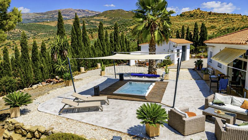 Foto f2961bd0-f11e-4a68-82a6-c65a563b00ae. Casa amb aparcament a Alcaucín