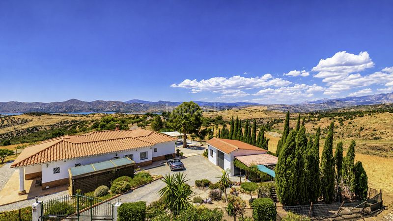 Foto f8bdf8e4-8b2c-4026-87e1-e8230c3f0ab3. Casa amb aparcament a Alcaucín