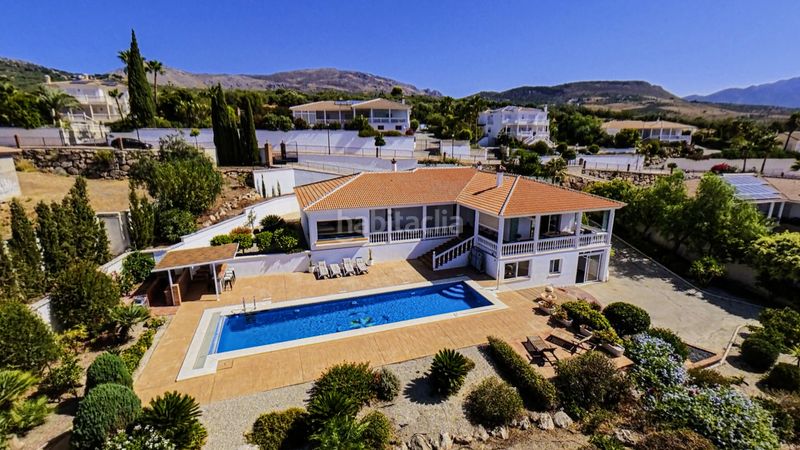 Foto a90b6f7f-efbf-46e0-a5b7-c97014d45f23. Casa amb piscina a Periana