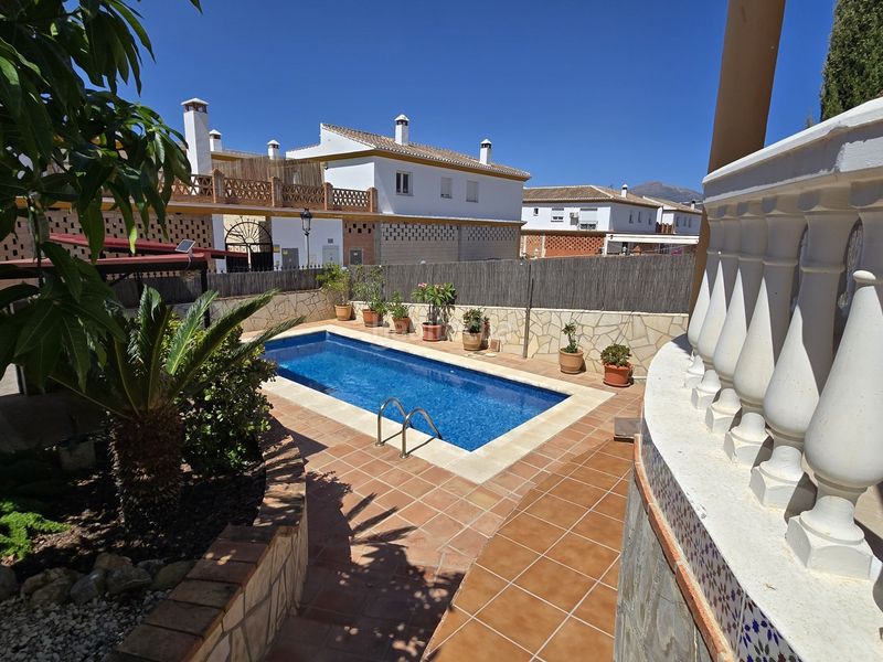 Foto aaa1a65b-db2e-4c1c-aa15-f8c2e05db679. Casa en Alcaucín