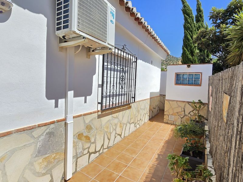 Foto b7624901-14f3-4202-85cd-7c8a18bb6974. Casa en Alcaucín