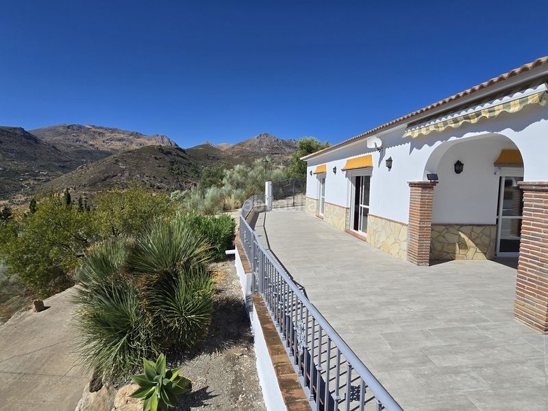 Foto 3b8282d8-e1e0-4389-9f24-d360e212e0ad. Casa amb aparcament piscina a Alcaucín