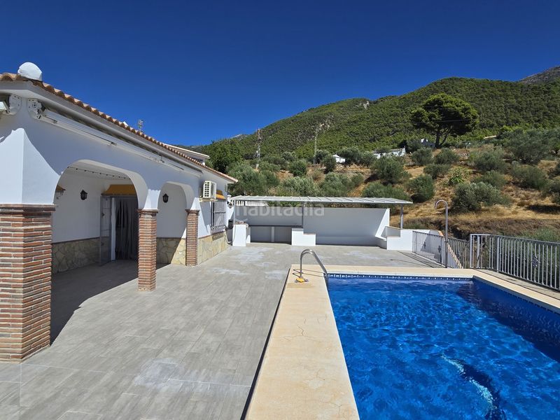 Foto 6981d986-33f2-404e-8d25-e404f9685a84. Casa amb aparcament piscina a Alcaucín
