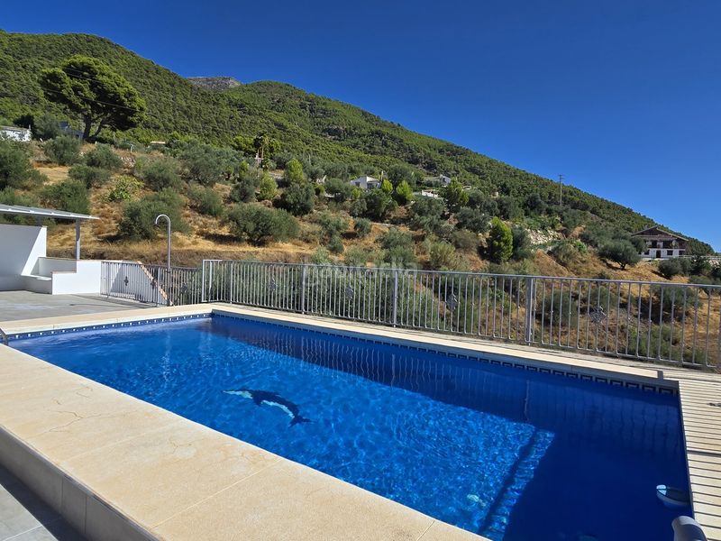 Foto edc145e0-ba7d-424d-9b37-2e9574c61f48. Casa amb aparcament piscina a Alcaucín