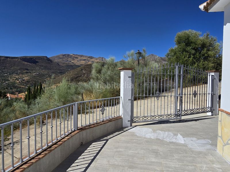 Foto ae1f2cb4-7c50-4293-9005-553d5f33ef75. House with parking pool in Alcaucín