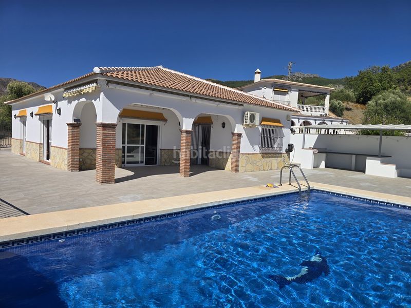 Foto afaa5ac9-e78d-434a-8838-a758e356ece1. House with parking pool in Alcaucín