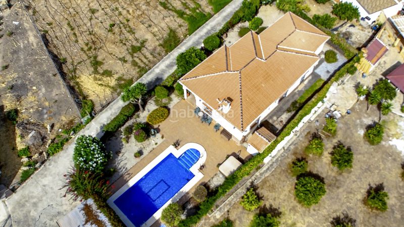Foto a8483754-27dd-477c-b7f5-0c6c46536ee8. Casa amb aparcament piscina a Alcaucín