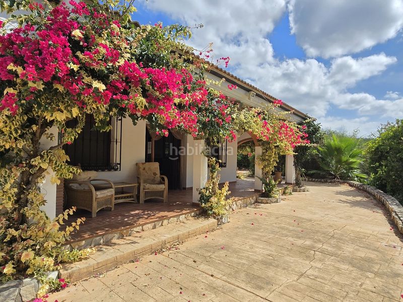 Foto a49e3727-3e93-4183-b375-ea76317b56fc. Casa amb piscina a Periana