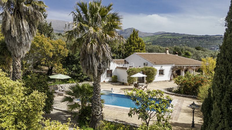 Foto a68c92c4-f566-424d-b60a-7bd826bda996. Casa amb piscina a Periana