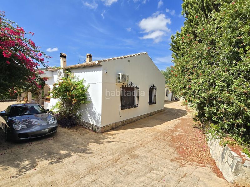 Foto f6cbe99c-c0c2-4c34-896d-dacfcac4849c. Casa amb piscina a Periana