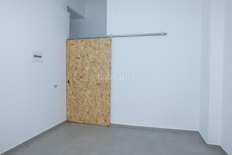 Foto 9760e405-910d-48f2-a022-9d4a17292a5f. Lloguer local comercial a Cardenal Benlloch Mislata