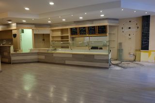 Local Comercial  Calle jose mar�a bayarri. Local en venta con licencia