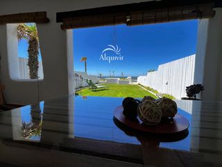 Semi detached house in Caño Guerrero. Vive en primera línea de playa en matalascañas!