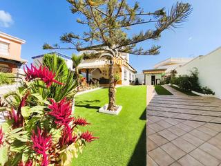 Casa aparellada a Golf - Torre Almenara. Fantástico chalet a 50 metros de la playa con 5 dormitorios.