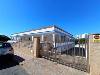 Edifici  N/a. Hostal en parcela independiente con uso residencial y hotelero.