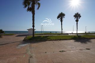 Pis  Sector n. Casa en planta baja en primera línea de playa. urbanización kabi
