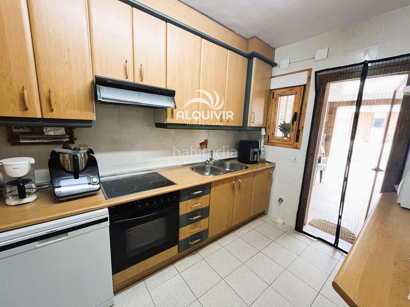 Foto 57092340-e8af-4d38-8619-8d42a0c013b4. Casa aparellada amb aparcament a Centro - Torre de la Higuera Almonte