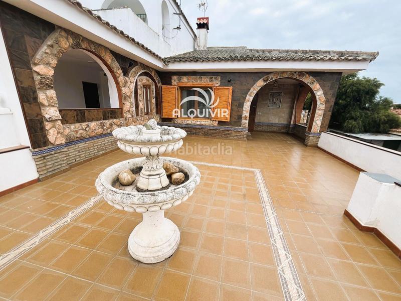 Foto 73ce0b5d-4d4d-45c7-aa73-594d67bc43a5. Casa aparellada amb aparcament a Centro - Torre de la Higuera Almonte
