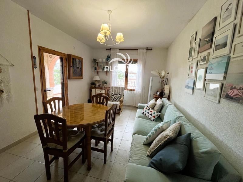 Foto a0d791e4-8485-4caf-a0c5-df17bc5d2625. Casa aparellada amb aparcament a Centro - Torre de la Higuera Almonte
