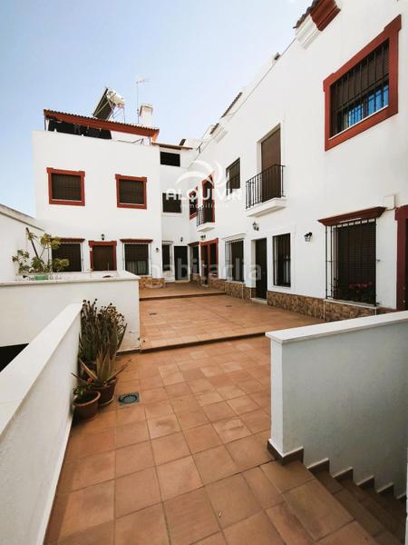 Foto 363c2c24-4b14-48ed-ab6b-dc1908df681d. Casa adossada amb aparcament a Almonte Almonte