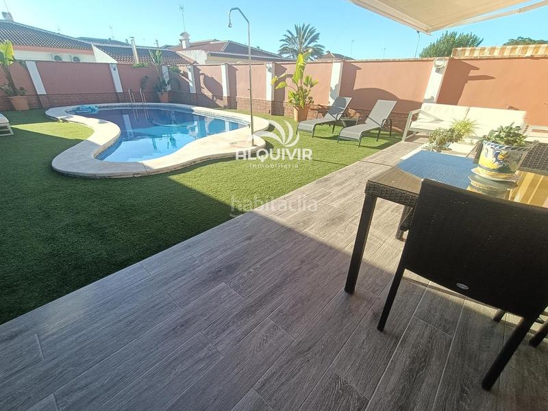 Foto 1bf60625-57c9-4da6-a5a1-5e923fcf5770. Casa aparellada amb aparcament piscina a Centro - Torre de la Higuera Almonte