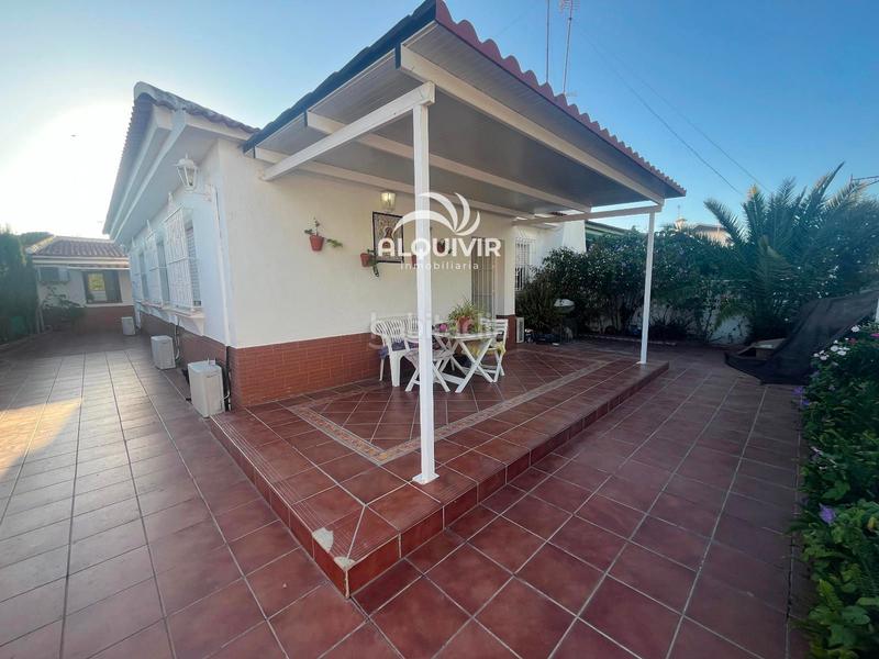 Foto ca86c0f7-16d4-446f-8547-d8ceaf2c2213. Casa aparellada amb aparcament a Centro - Torre de la Higuera Almonte