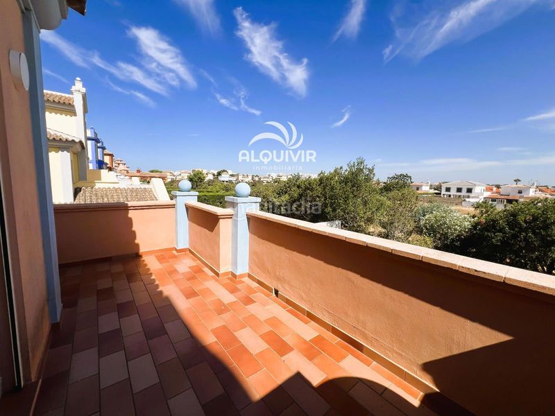 Foto e9577cfa-f63e-4b25-80d0-1e8aa2a8ddd3. Casa pareada magnifica casa en venta, en matalascañas. urbanización privada, villas de golf en Almonte