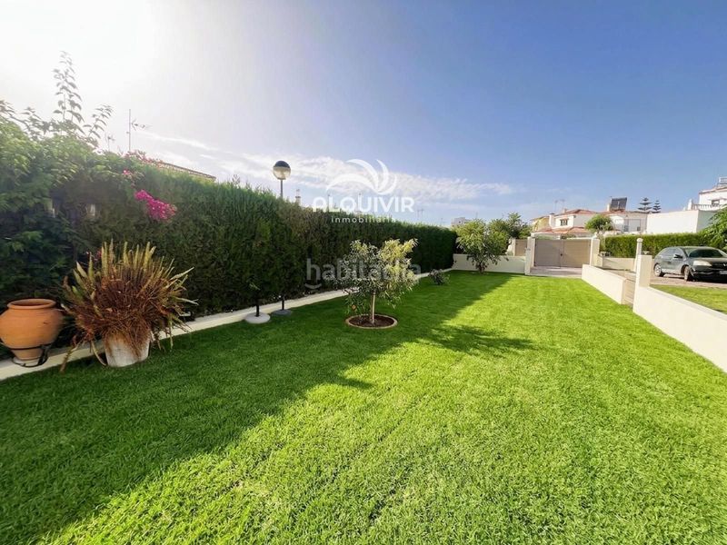 Foto 439d3352-f2c2-490f-a54c-3f00c3ee34d0. Casa aparellada amb aparcament a Golf - Torre Almenara Almonte