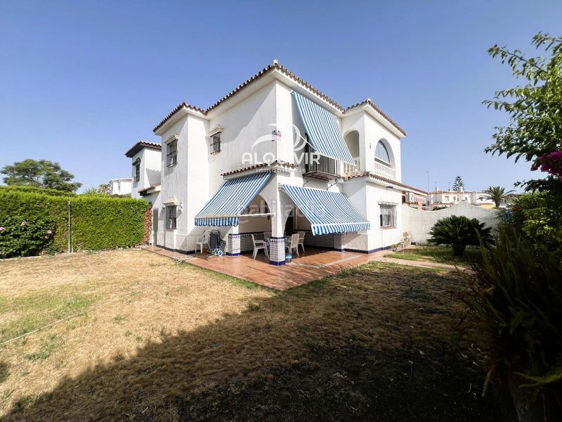 Foto 48462667-febc-40a6-a830-2ffa996d8cf6. Casa aparellada amb aparcament a Golf - Torre Almenara Almonte