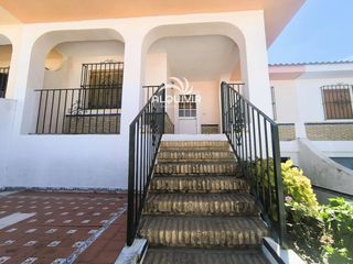 Casa adossada a Caño Guerrero